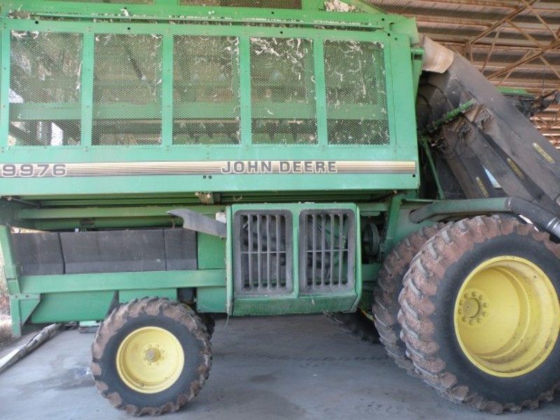 JOHN DEERE 9976 Harvester