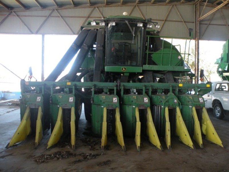 JOHN DEERE 9976 Harvester