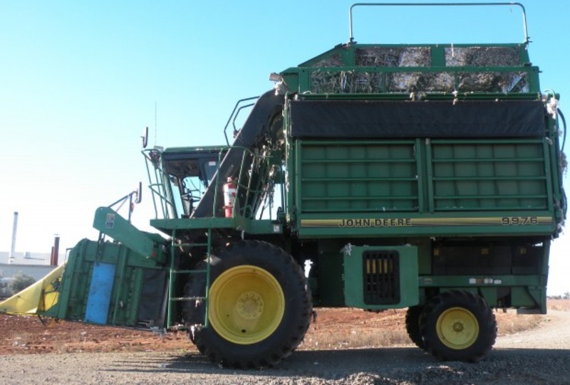 JOHN DEERE 9976 Harvester