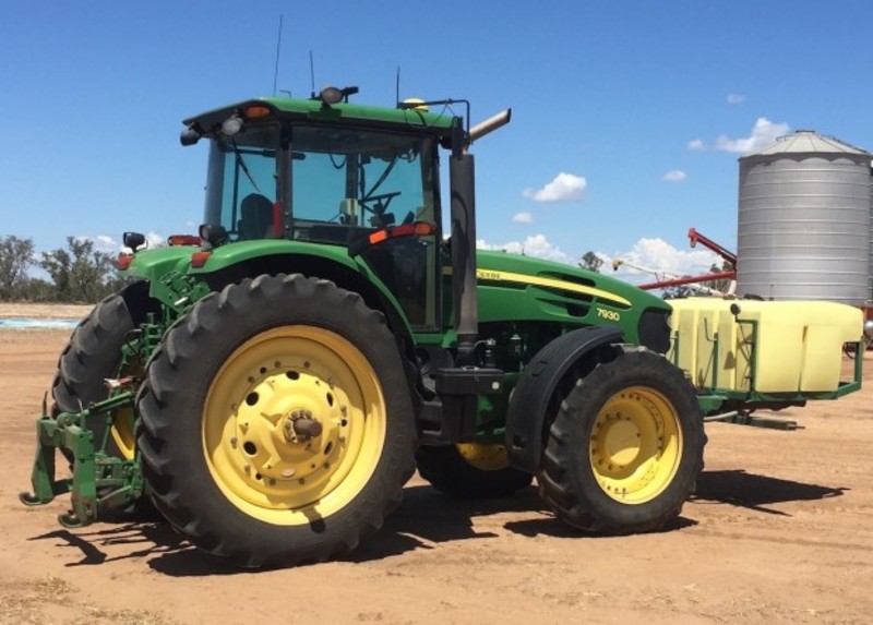 JOHN DEERE 7930 Tractor