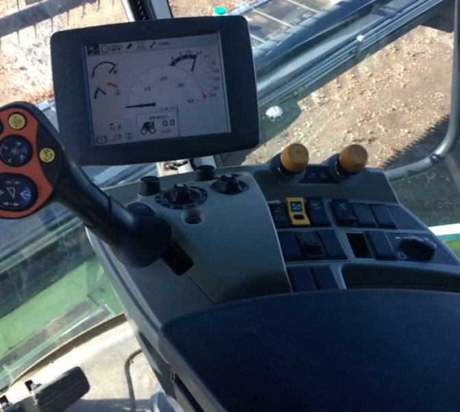 Claas LEXION 740 Harvester