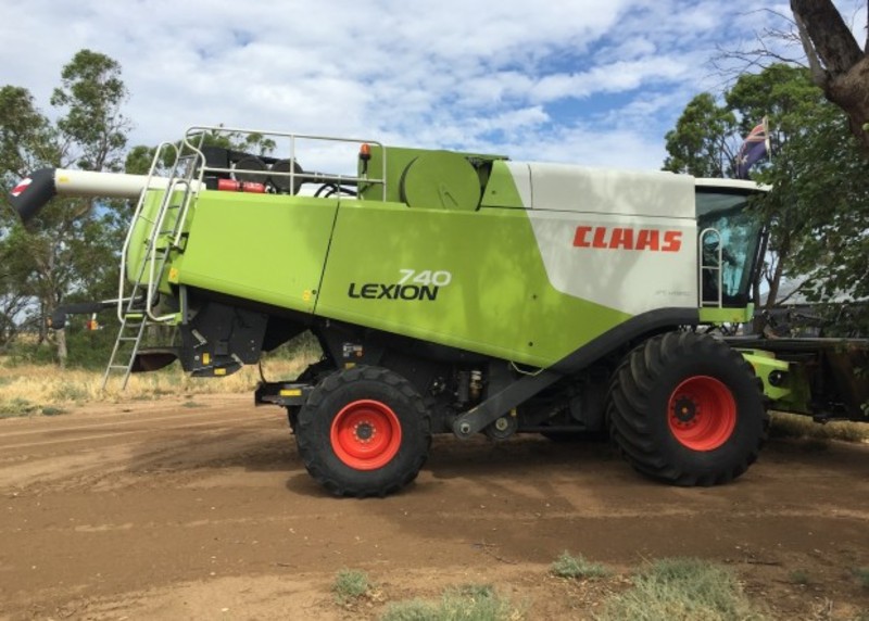 Claas LEXION 740 Harvester