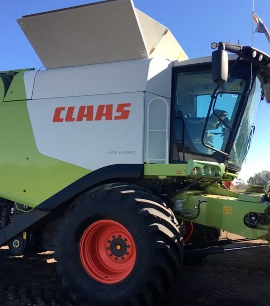 Claas LEXION 740 Harvester