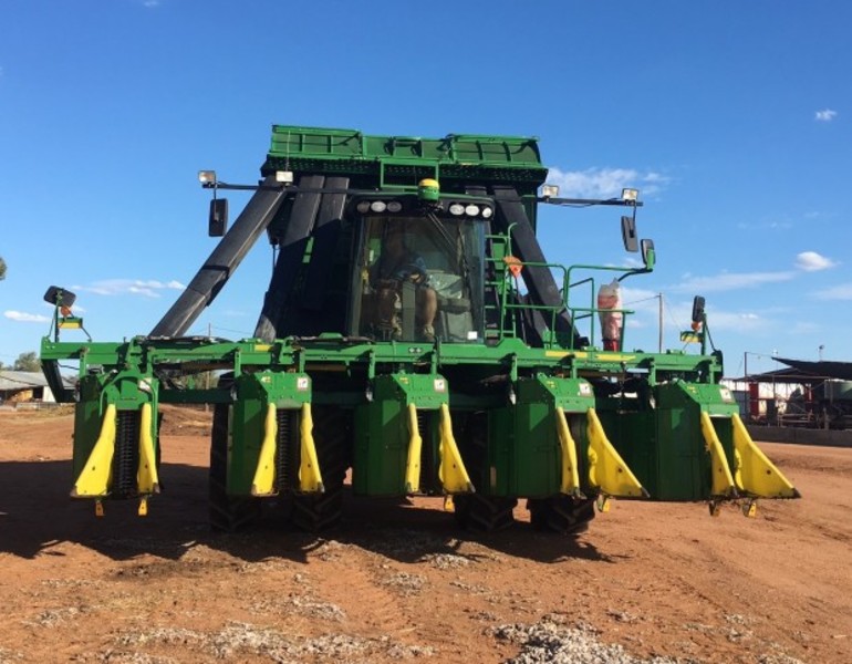 JOHN DEERE 7760 COTTON PICKER