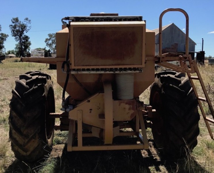 Gyral SR air seeder cart