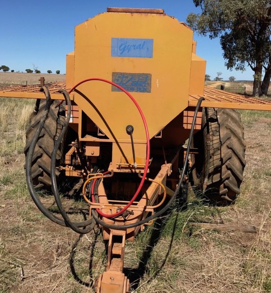 Gyral SR air seeder cart