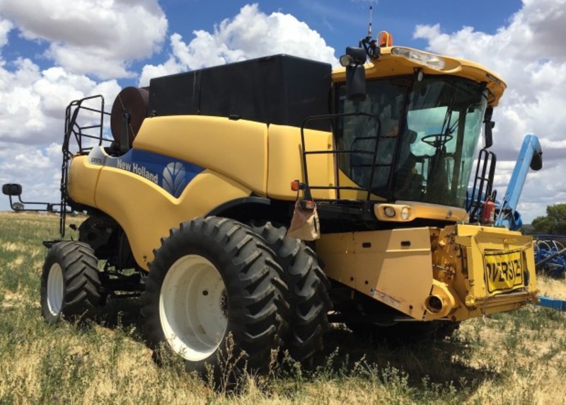 2004 NEW HOLLAND CR970 Harvester Header
