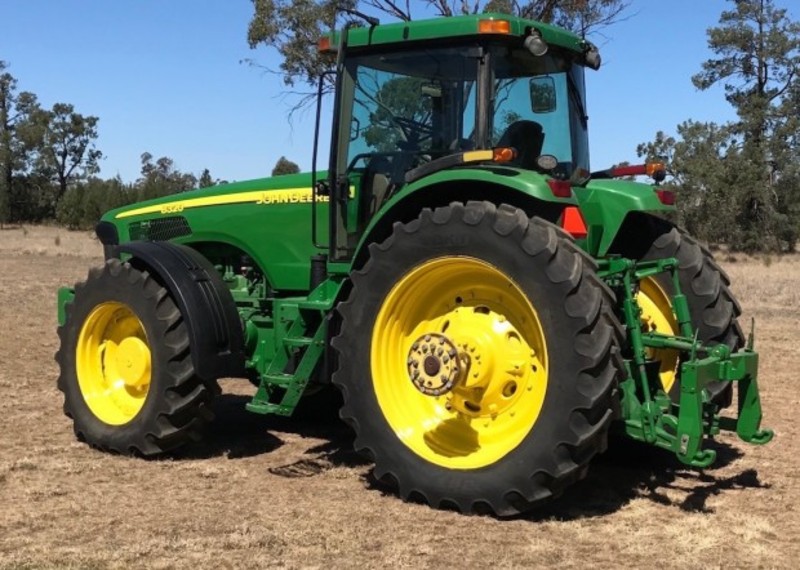 JOHN DEERE 8320 Tractor