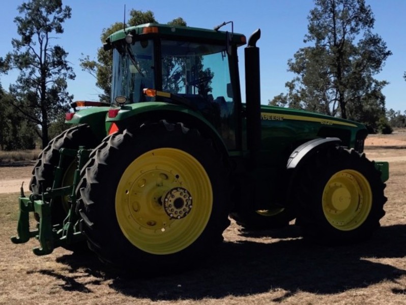 JOHN DEERE 8320 Tractor