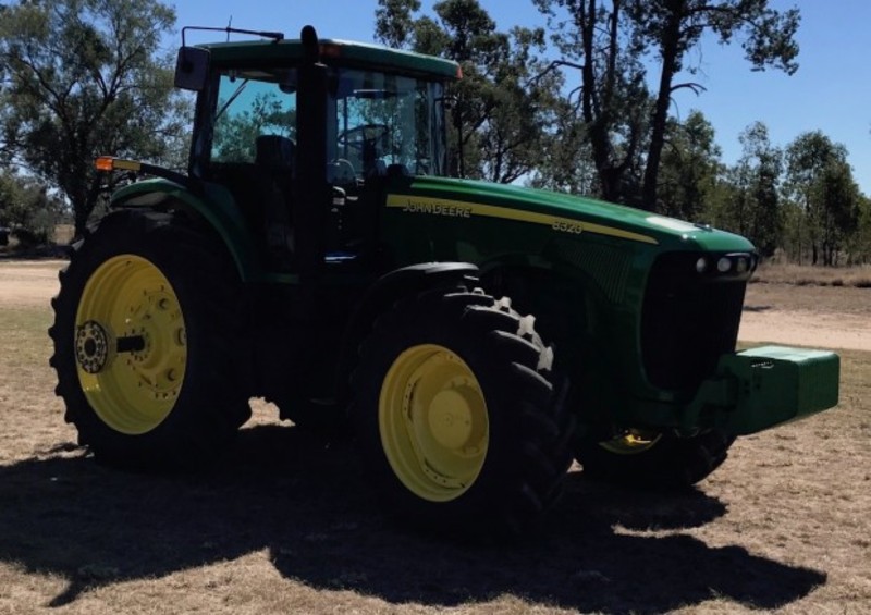 JOHN DEERE 8320 Tractor