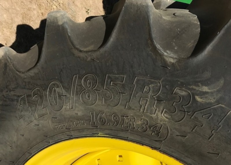 JOHN DEERE 8320 Tractor