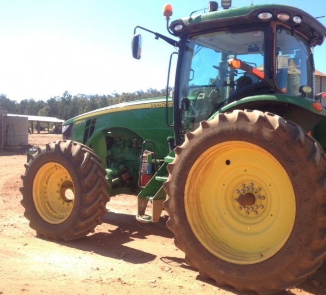 JOHN DEERE 8310R Tractor