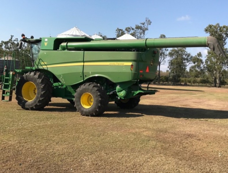 JOHN DEERE S670 Harvester/Header