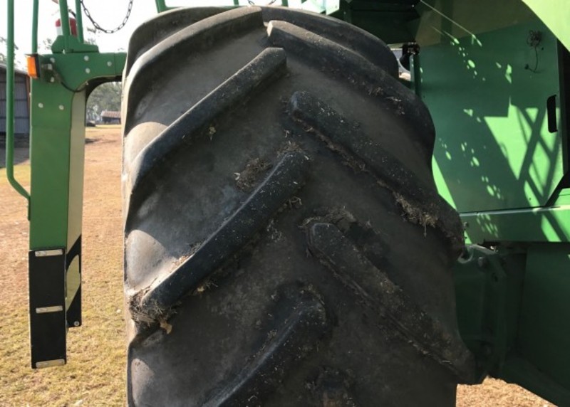 JOHN DEERE S670 Harvester/Header