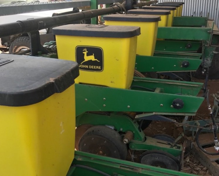 JOHN DEERE 1700 Planters