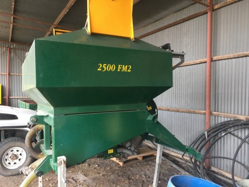 Simplicity FM2-2500 air seeder