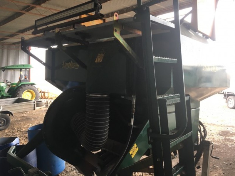 Simplicity FM2-2500 air seeder