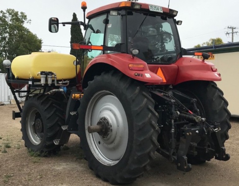 Case IH Magnum 305 Tractor