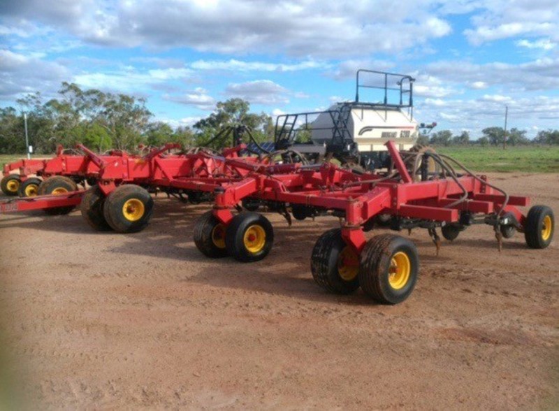 Bourgault 3320 Paralink planters