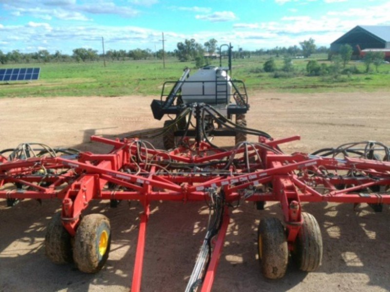 Bourgault 3320 Paralink planters
