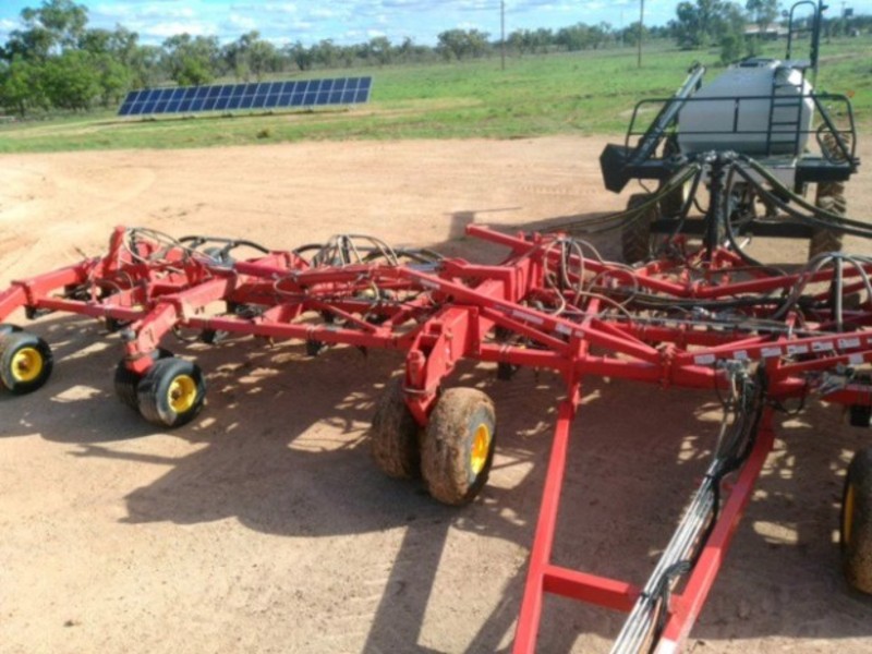 Bourgault 3320 Paralink planters
