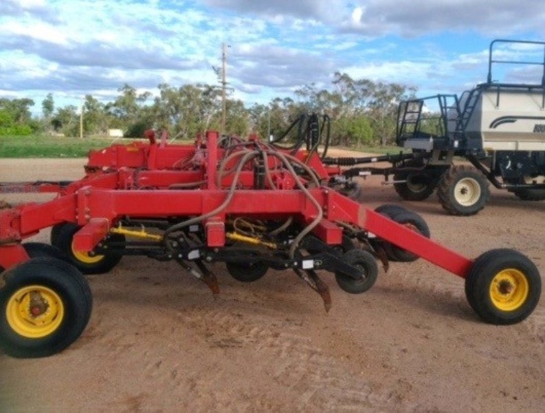 Bourgault 3320 Paralink planters