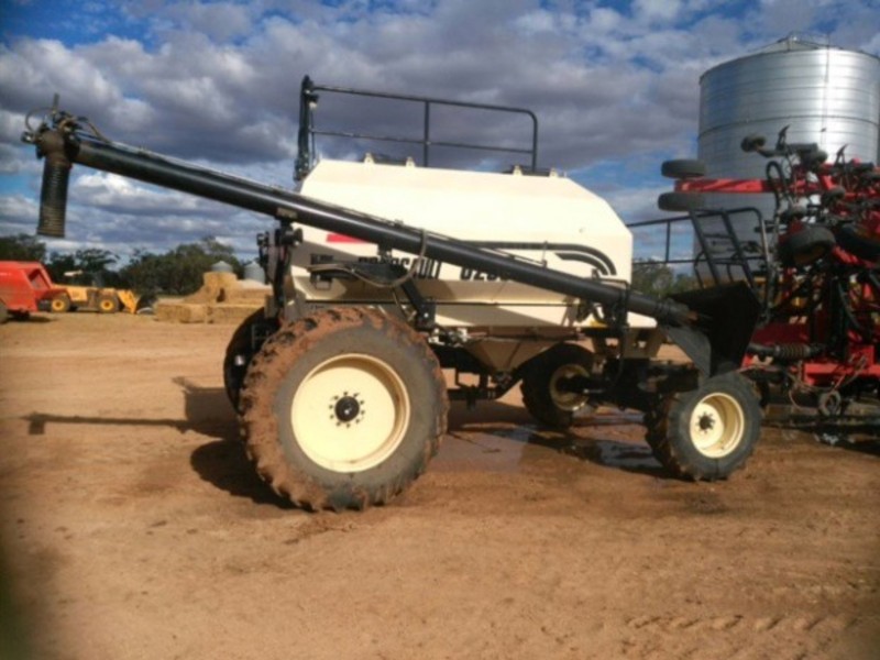 Bourgault 3320 Paralink planters