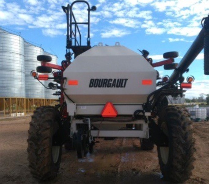 Bourgault 3320 Paralink planters