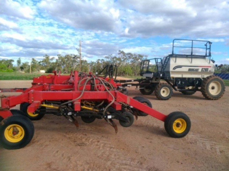 Bourgault 3320 Paralink planters