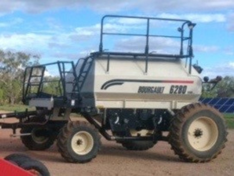 Bourgault 3320 Paralink planters