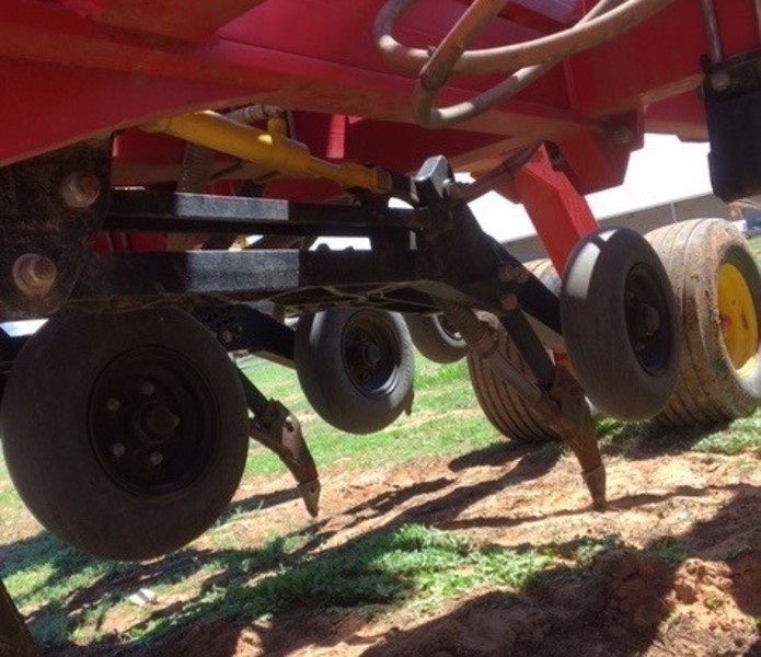 Bourgault 3320 Paralink planters