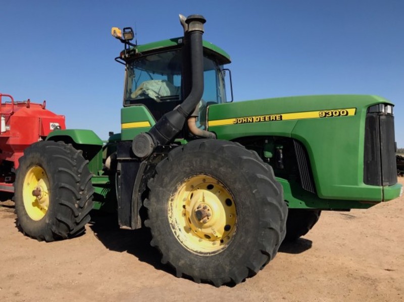 JOHN DEERE 9300 Tractor