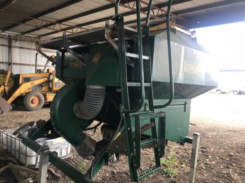 Simplicity FM2-2500 air seeder