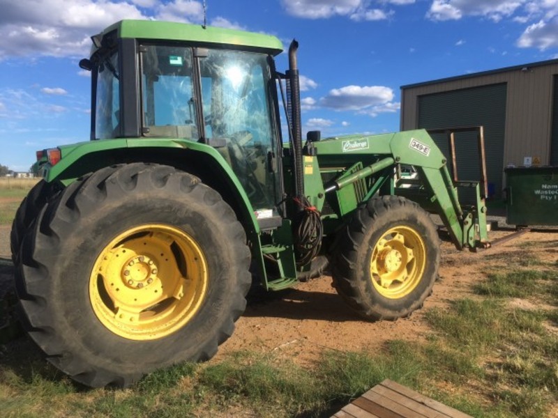 JOHN DEERE 6400 Tractor