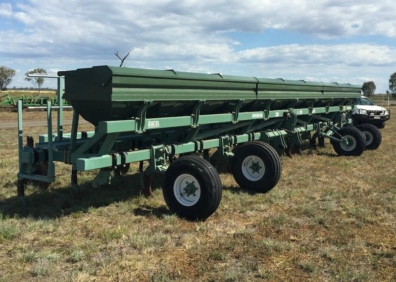 2012 Excel Fertiliser Bar 12m