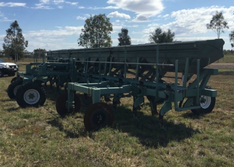 2012 Excel Fertiliser Bar 12m 