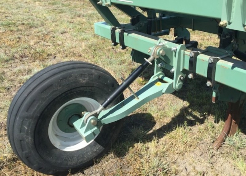 2012 Excel Fertiliser Bar 12m 
