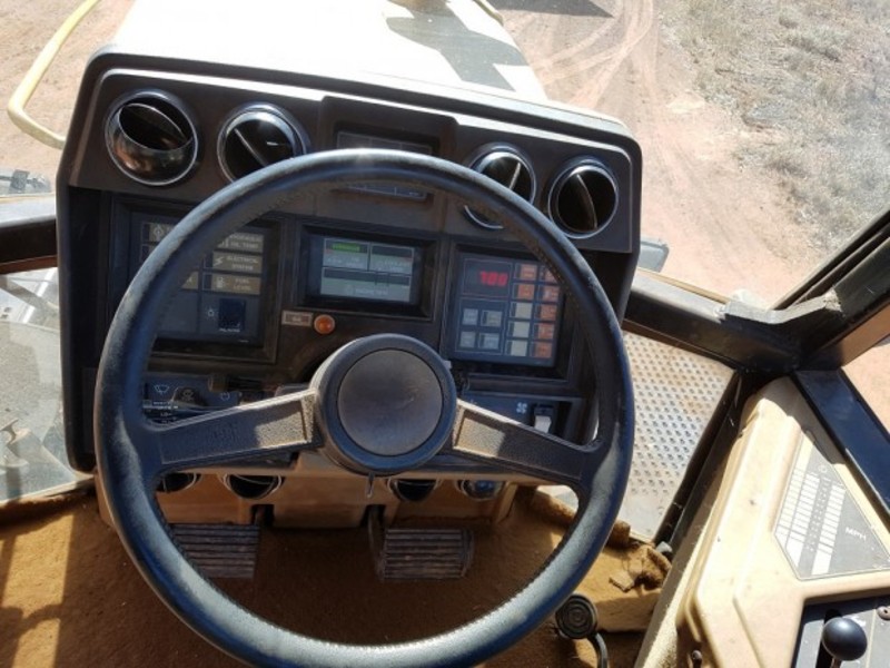 CATERPILLAR CH65 Tractor