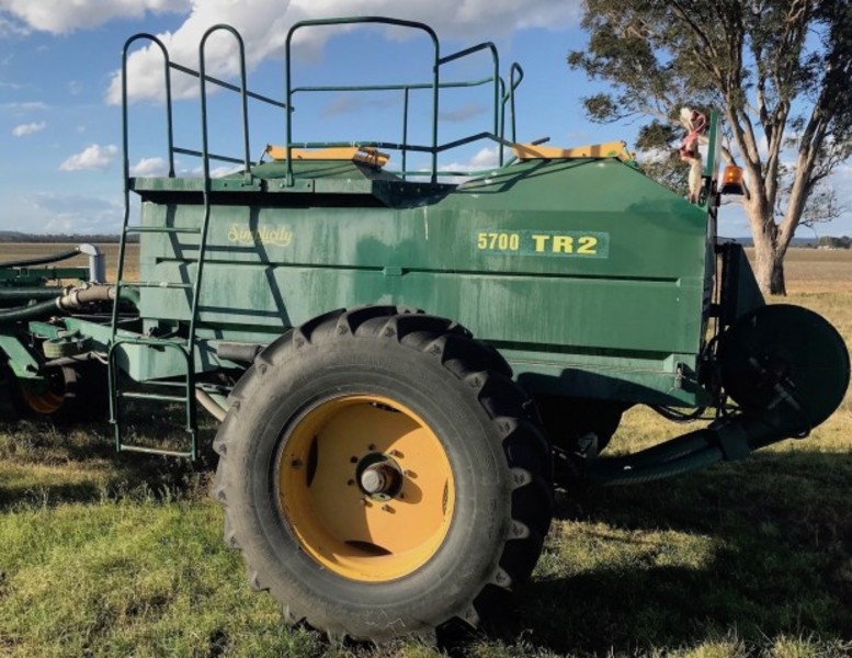 Simplicity 5700TR2 Air Seeder Cart