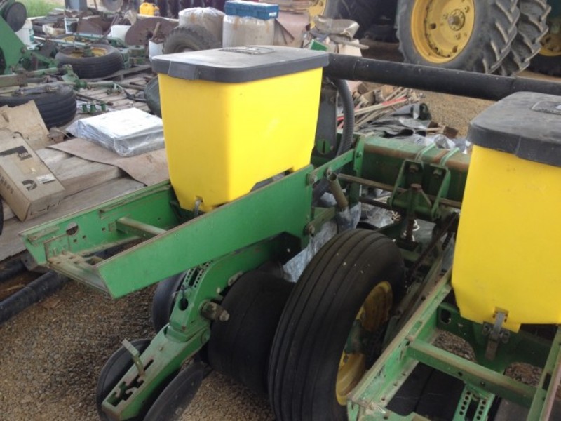 JOHN DEERE 1700 planters