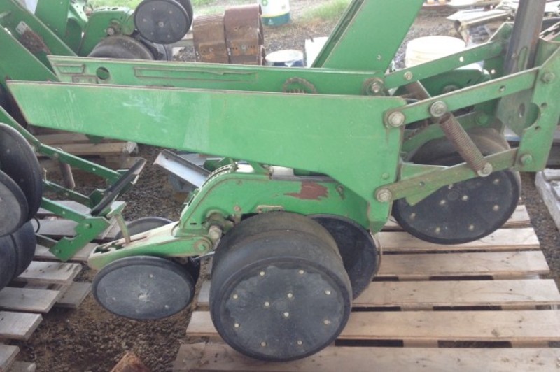 JOHN DEERE 1700 planters