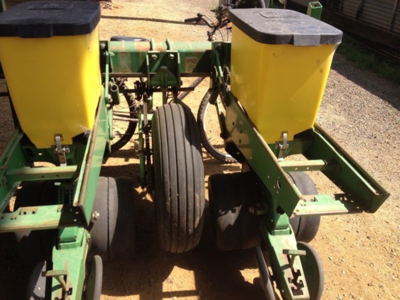 JOHN DEERE 1700 planters