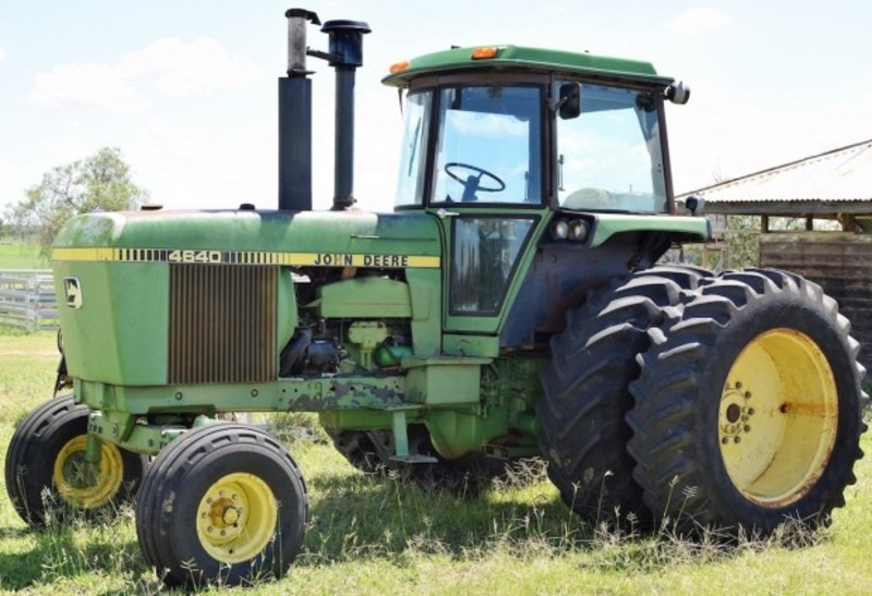 JOHN DEERE 4640 Tractor
