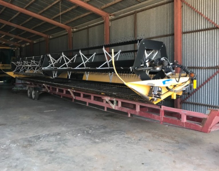 NEW HOLLAND CR9070 Harvester