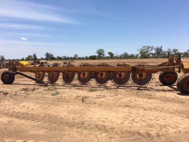 Pederick 13 wheel stick rake