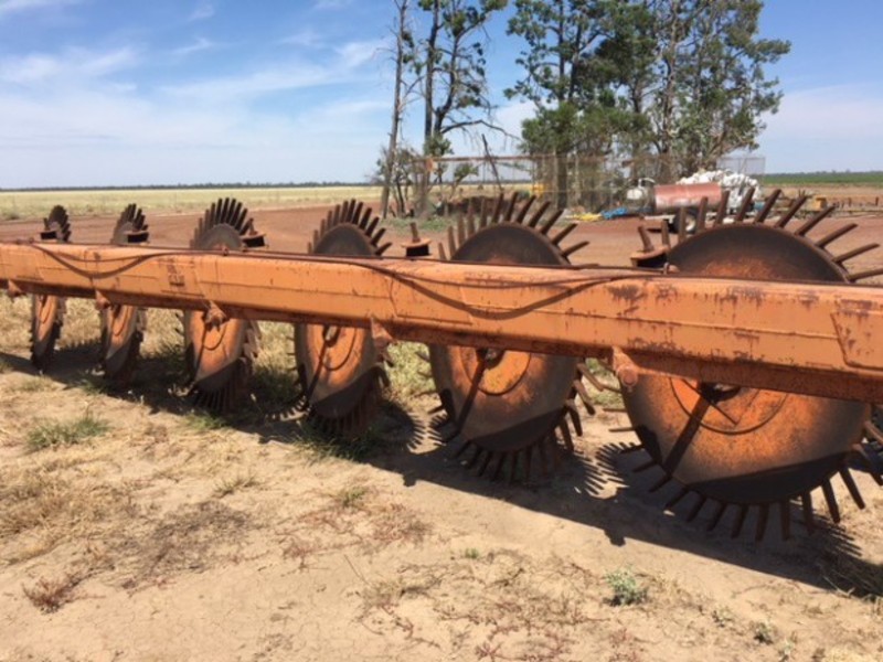 Pederick 13 wheel stick rake
