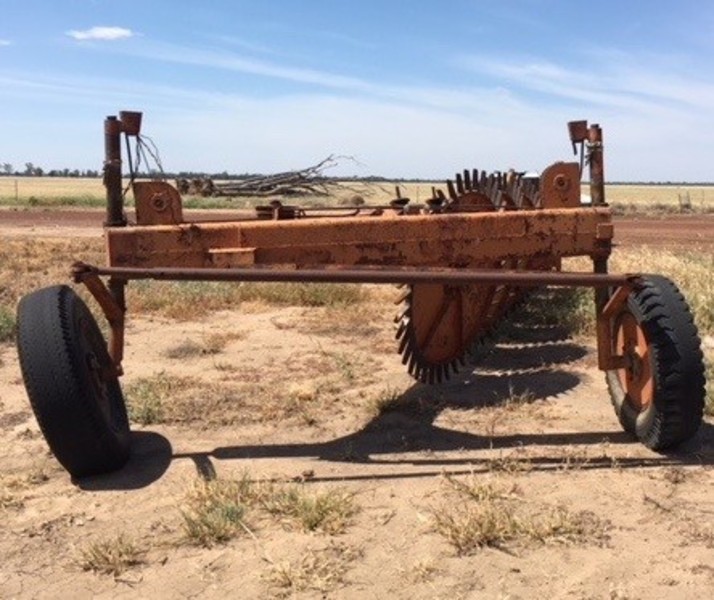 Pederick 13 wheel stick rake