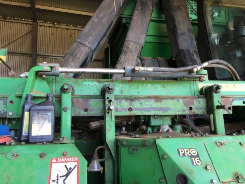JOHN DEERE 7760 Harvester