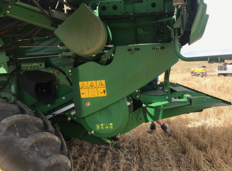 JOHN DEERE S670 Harvester