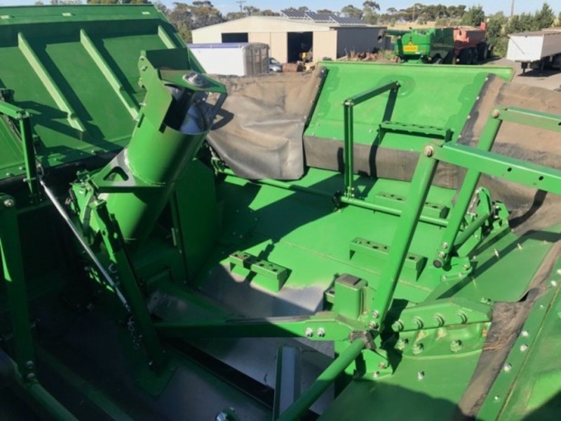 JOHN DEERE S670 Harvester
